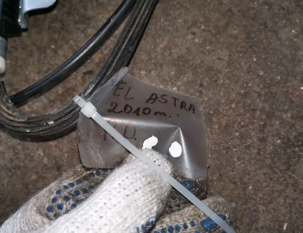 OPEL Astra J (2009-2020) Front Right Door Window Regulator 966432103 33867142