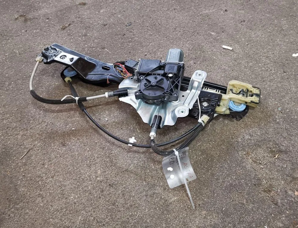 OPEL Astra J (2009-2020) Front Right Door Window Regulator 966432103 33867142