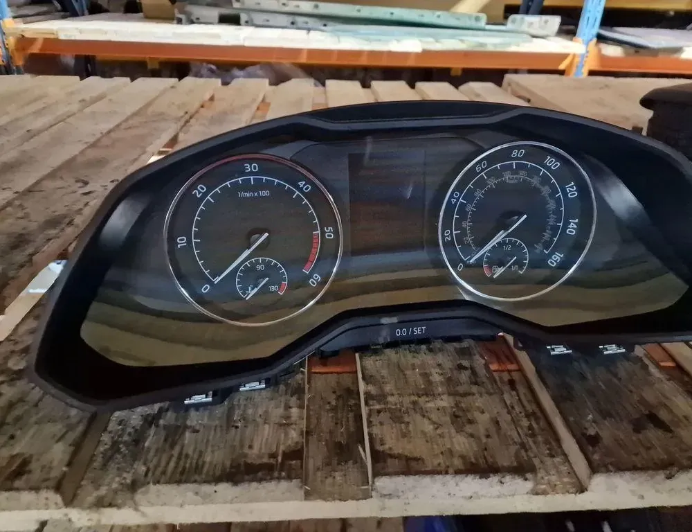 SKODA Superb 1 generation (2001-2008) Speedometer 3V0920941A 33873344