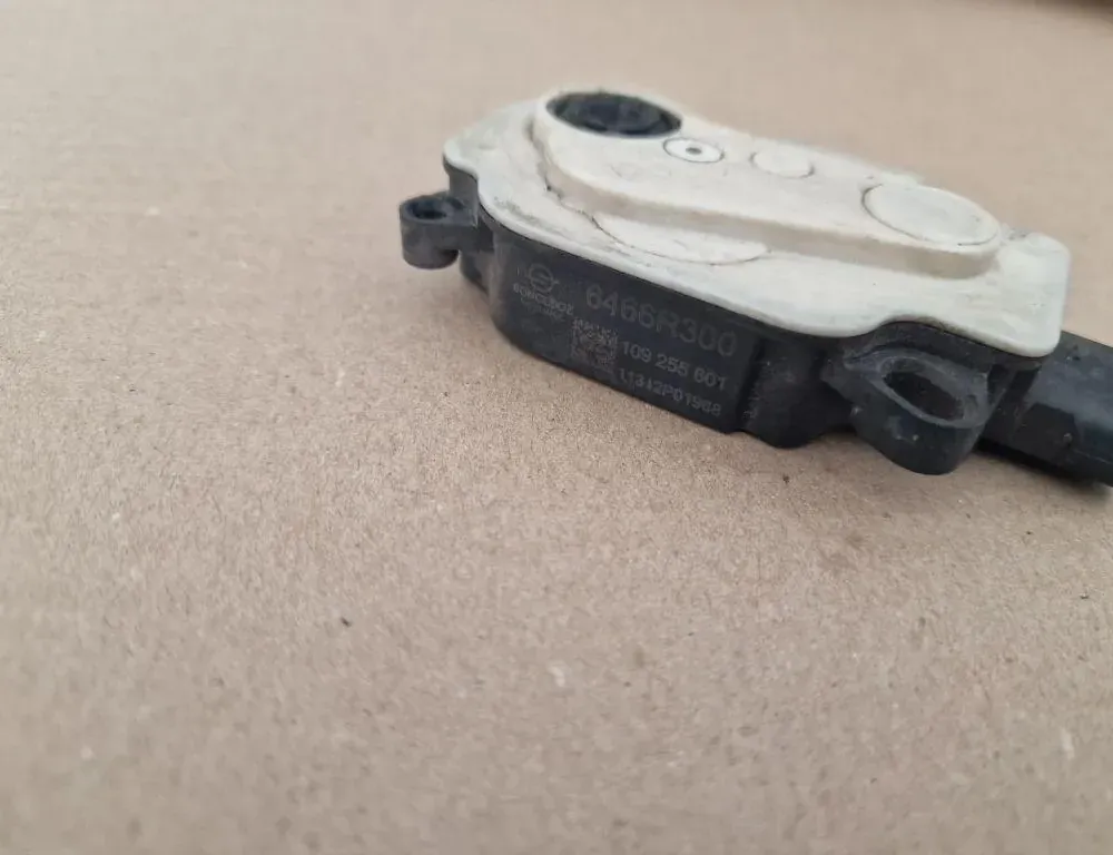 OPEL Astra J (2009-2020) Air Conditioner Air Flow Valve Motor 6466R300 34007756