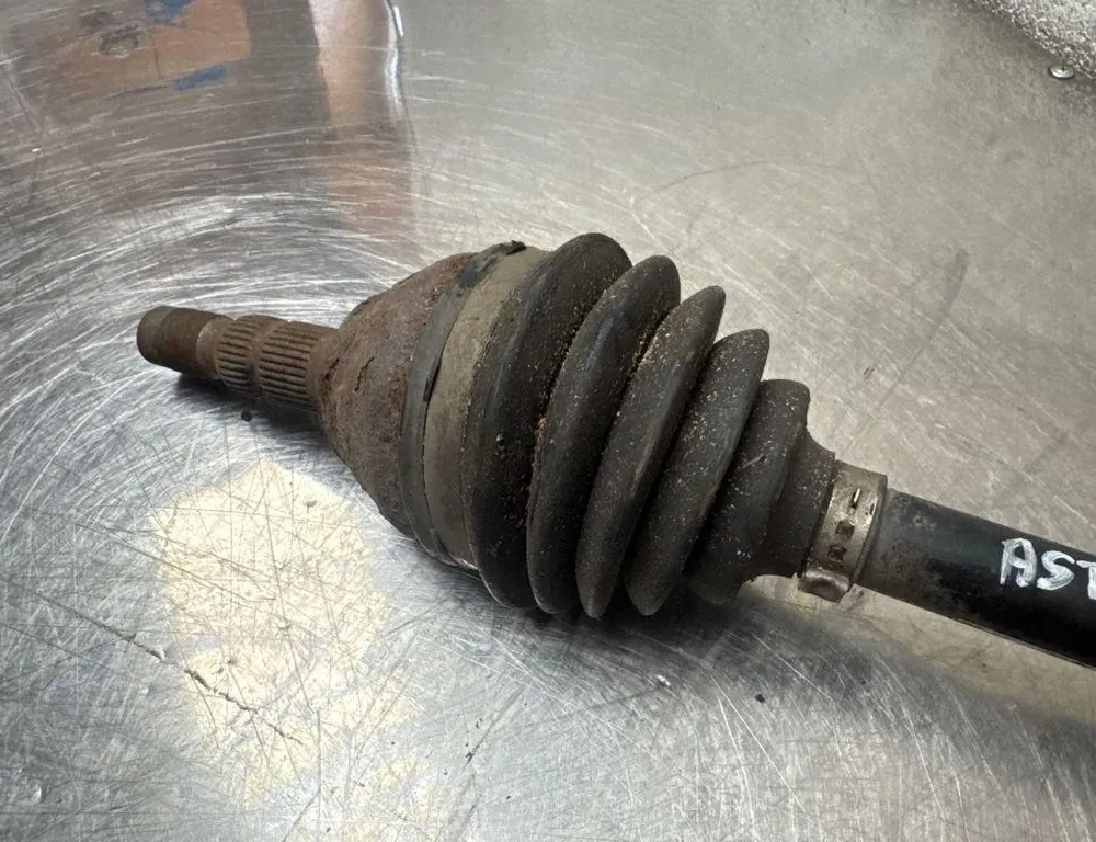 OPEL Astra J (2009-2020) Front Left Driveshaft 13321163 34469551