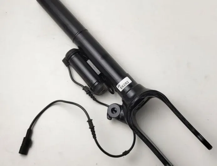 MERCEDES-BENZ R-Class W251 (2005-2017) Front Right Shock Absorber A2513203113,A2513200325,251320311380,251320561380,251320571380,251320561360,251320561388,251320301380,2513203113,2513205613,2513205713,A251320301380,A2513205613,A251320561380,A251320571380,A2513200325,A2513203113,A2513203013,A2513203013 28245083