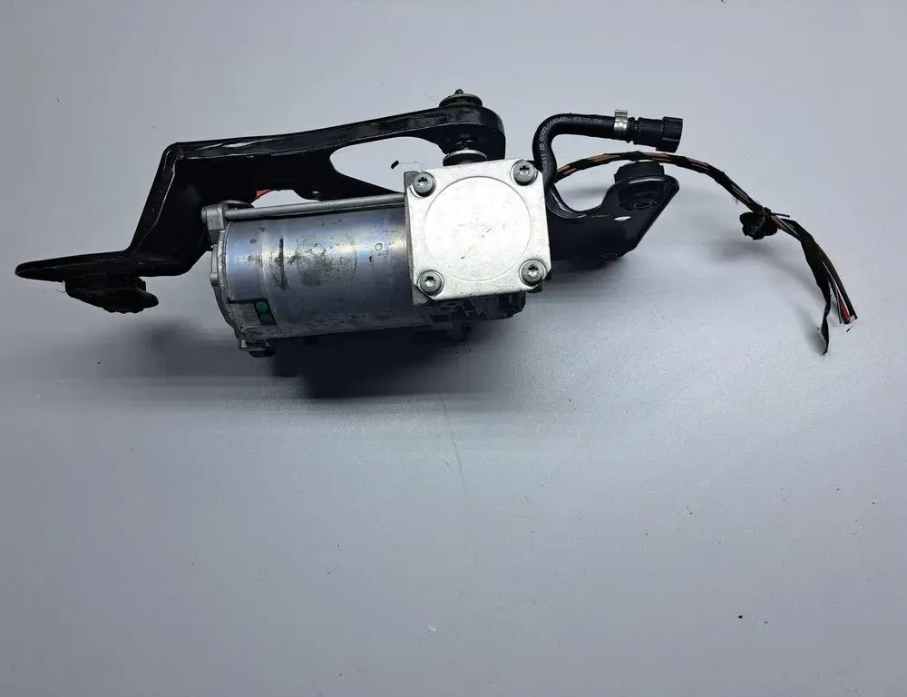 BMW 3 Series E90/E91/E92/E93 (2004-2013) Suspension Compressor 6859714 34970922