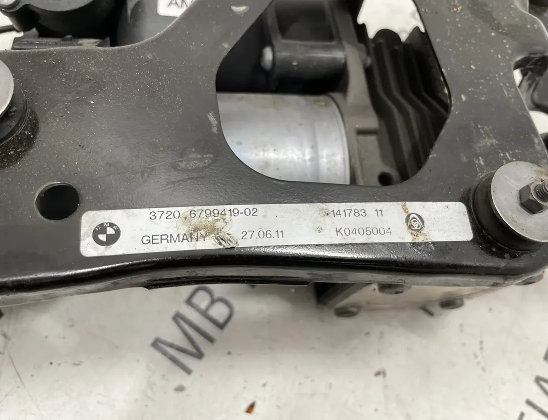 BMW X5 E70 (2006-2013) Suspension Compressor 6799419 13708078