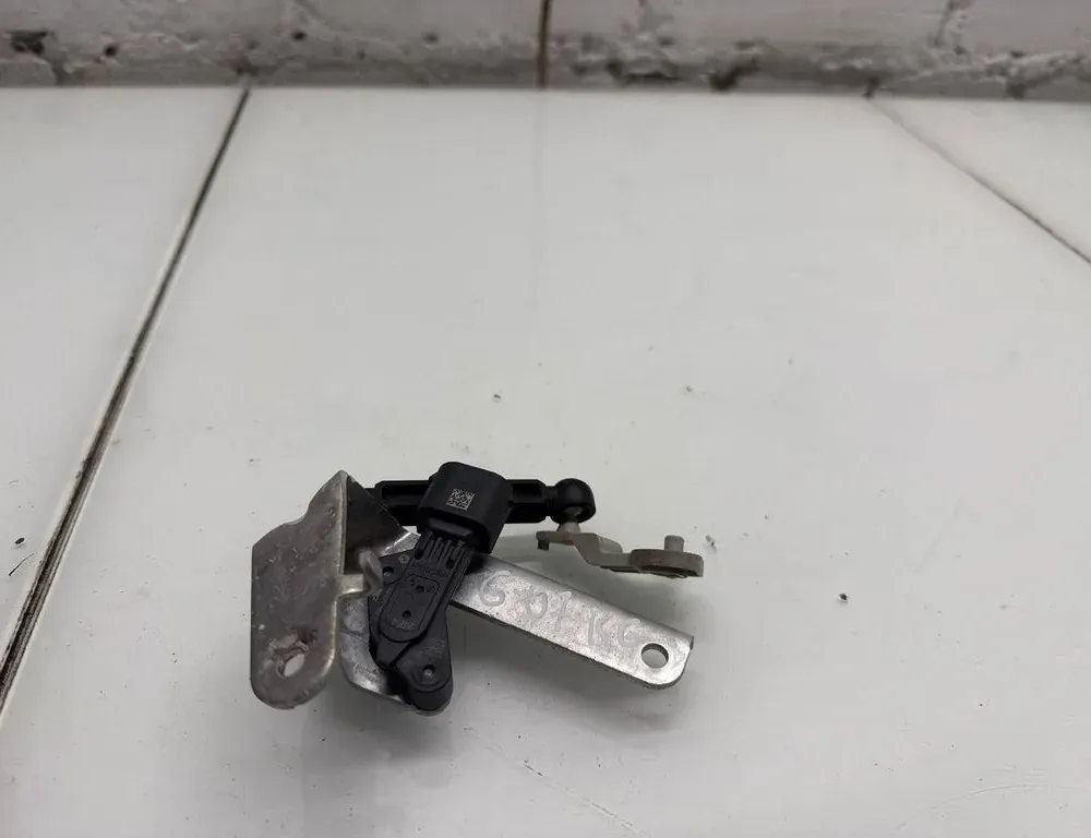 BMW X7 G07 (2018-2024) Rear Left Height Level Sensor 6895467 33551289