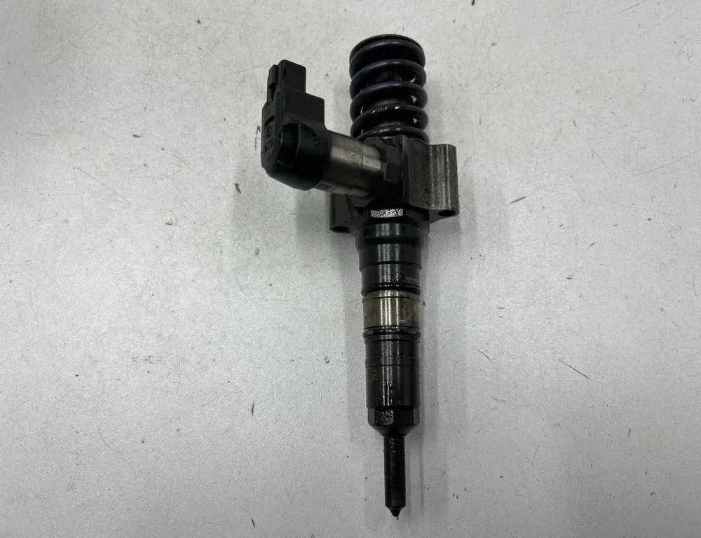 VOLKSWAGEN Passat B7 (2010-2015) Fuel Injector 073SX,130313,000130 34101403