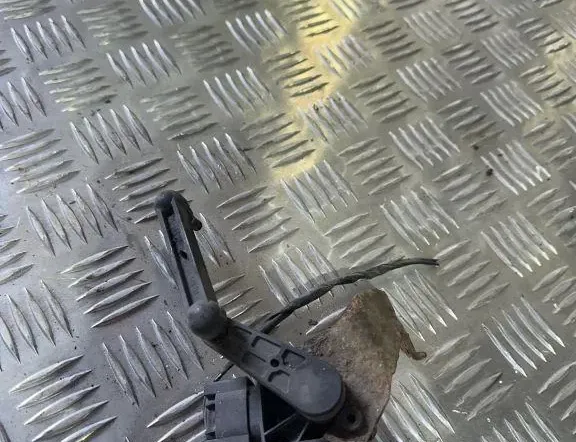 BMW 3 Series E90/E91/E92/E93 (2004-2013) Height sensor lever 6853752 34835140