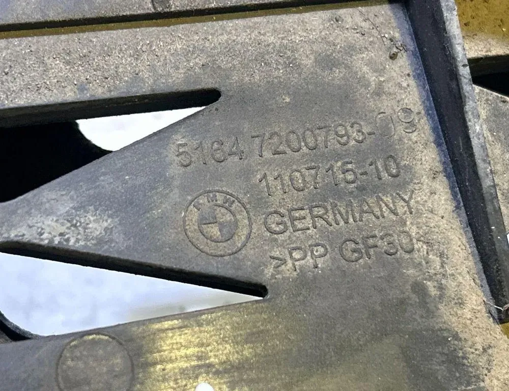 BMW 5 Series F10/F11 (2009-2017) Left Headlight Bracket Mount 7200793,11071510 35044893