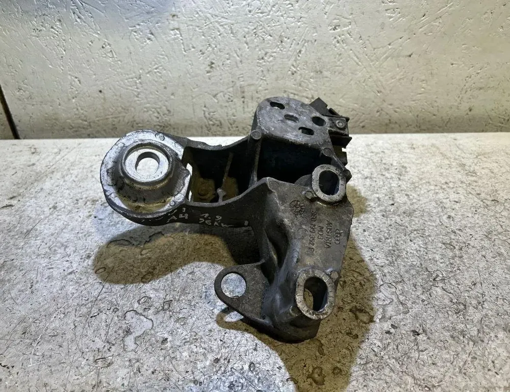 AUDI A4 B7/8E (2004-2008) Rear engine bracket 8E0199352F 35044943