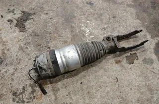 VOLKSWAGEN Touareg 2 generation (2010-2018) Front right pneumatic shock absorber 34038855